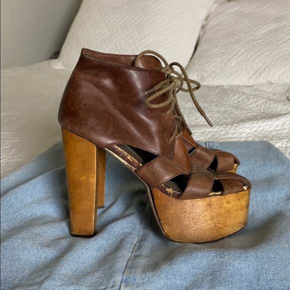 Jeffrey Campbell Cut Out LITA booties! - Picture 3 of 4